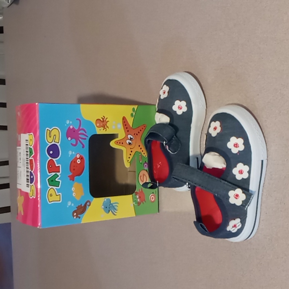 Adorable PAPOS flower shoes for the little girl size 1 new in box
